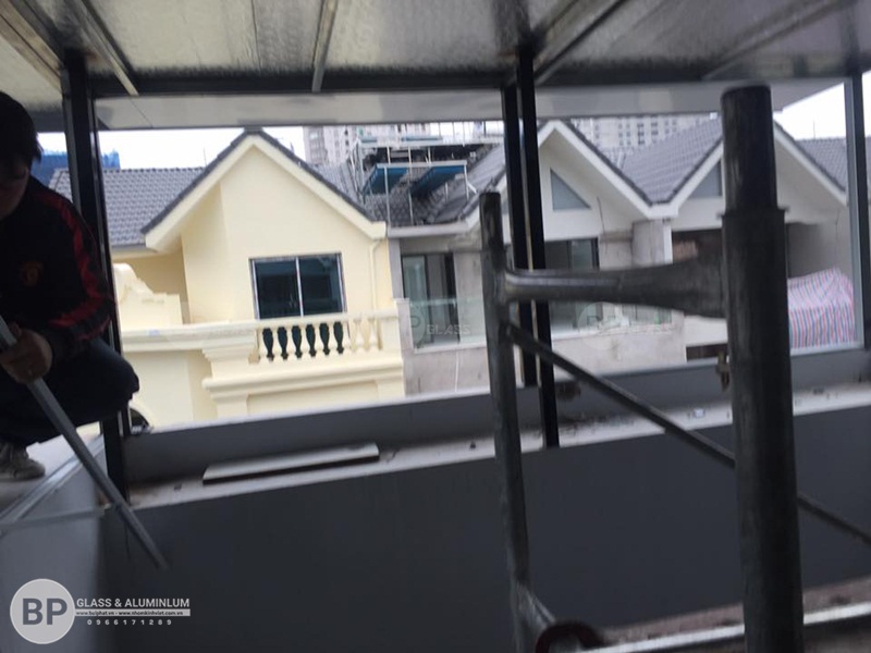 Lắp đặt vách kính dán 6.38ly tại Nguyễn Chánh
